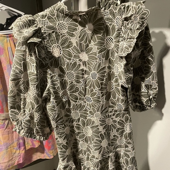 [sold]NWT Sandro dress with embroidered green flowers - Picture 3 of 6